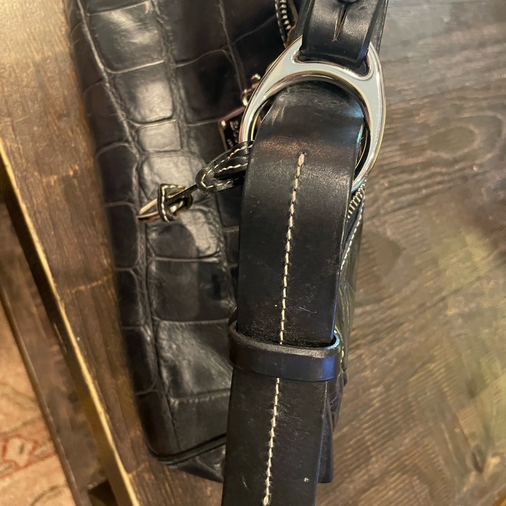 VTG Dooney & Bourke Handbag Purse Croc Embossed Black Leather Zip Shoulder Charm - Picture 5 of 11